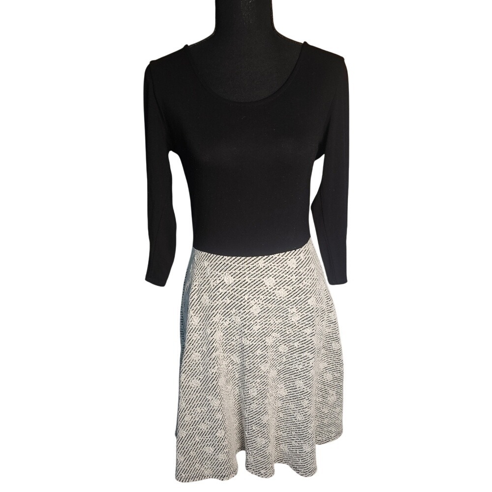 Gilly Aline Fitted top Dress, Black and White Size Med